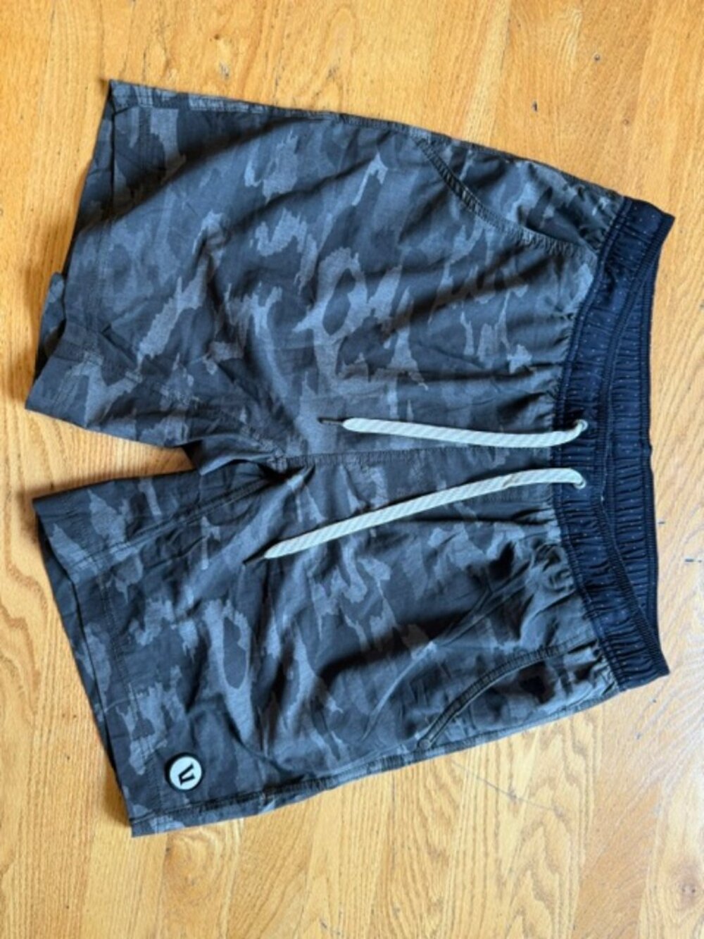 Vuori Kore Shorts Black Camo Lined Athletic Shorts Medium